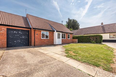 2 bed property, in Princess Close, £200,000