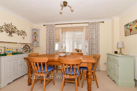 4 bed property, in Masons Way, £750,000