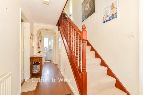 4 bed property, in Masons Way, £750,000