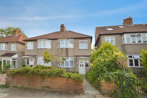 3 bed property, in Whitton Dene, £535,000