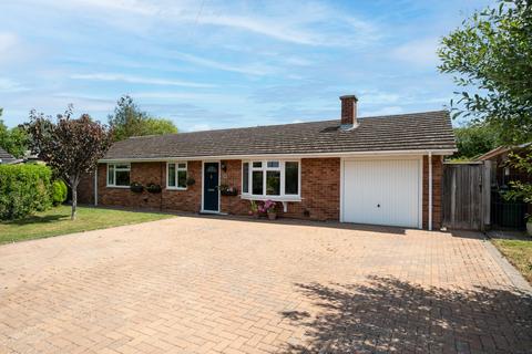 4 bed property, in Cromwell Park, £695,000