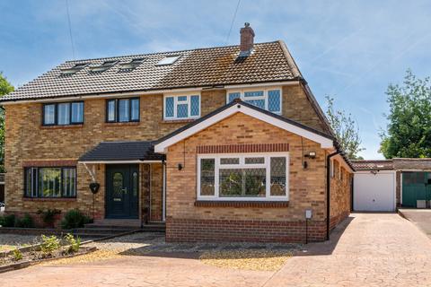 3 bed property, in Greenacre Gardens, £450,000