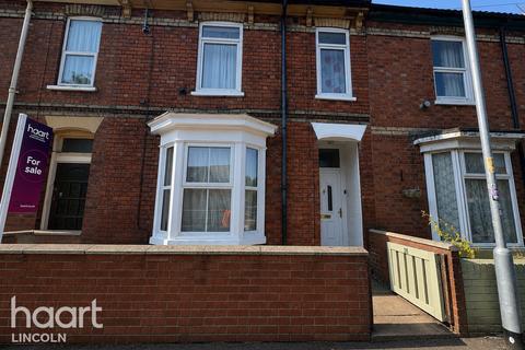 3 bed property, in Sewells Walk, £200,000