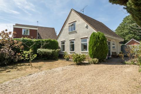2 bed property, in Western Avenue, £550,000