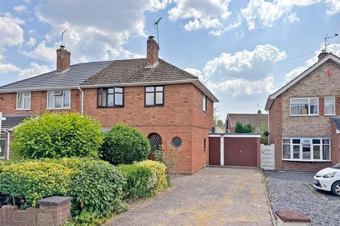 3 bed property, in Planks Lane, £320,000