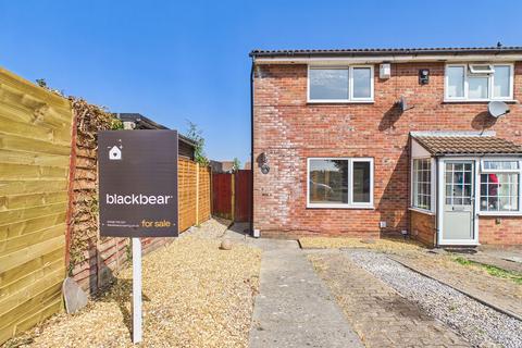 2 bed property, in The Pastures, £182,000