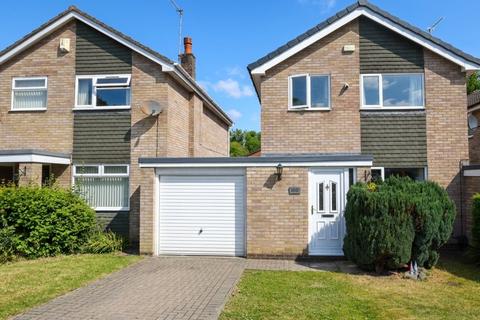 3 bed property, in Silverdale Avenue, £330,000