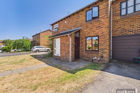 2 bed property, in Harrington Close, £365,000