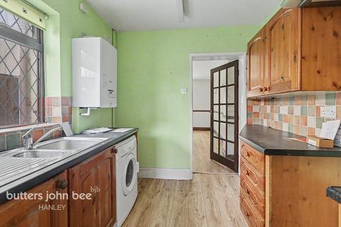 2 bed property, in Knypersley Road, £160,000