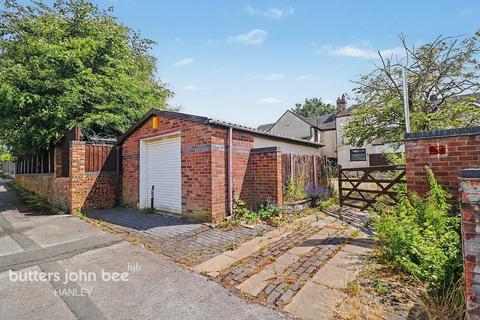 2 bed property, in Knypersley Road, £160,000