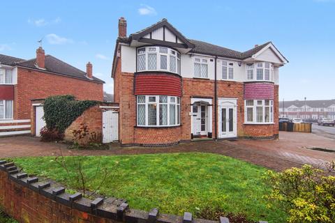 3 bed property, in Silverdale Close, £215,000