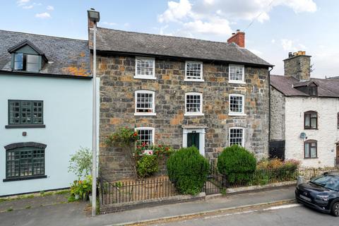 6 bed property, in Vrynwy House, £500,000
