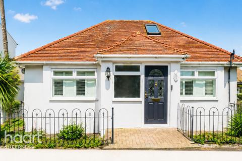 3 bed property, in Queens Road, £330,000