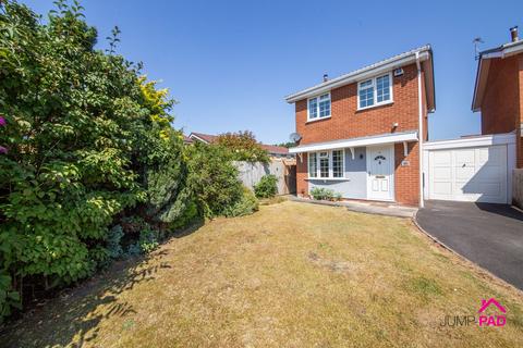 2 bed property, in Wayfarers Drive, £279,995