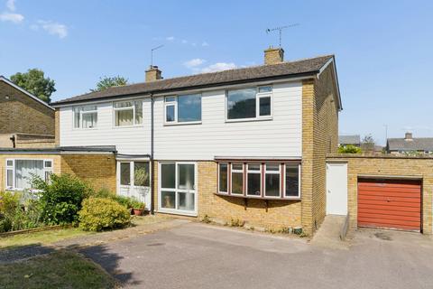 3 bed property, in Mobbsbury Way, £425,000