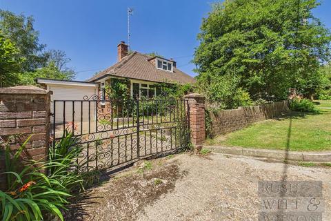 2 bed property, in Station Road, £400,000
