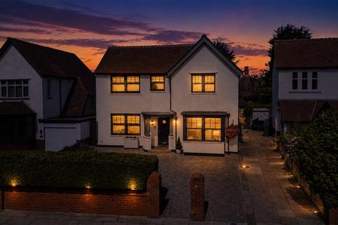 5 bed property, in Carlton Road, £700,000