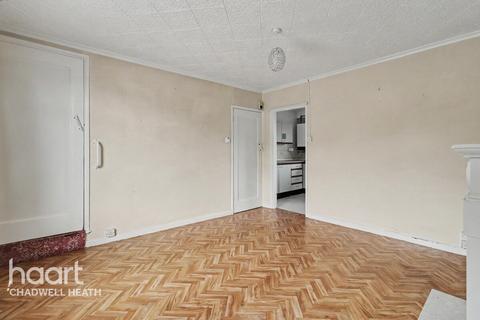 2 bed property, in Joan Gardens, £300,000
