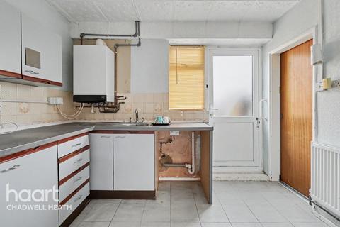 2 bed property, in Joan Gardens, £300,000