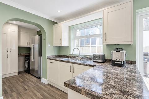 4 bed property, in Shooters Close, £15,000