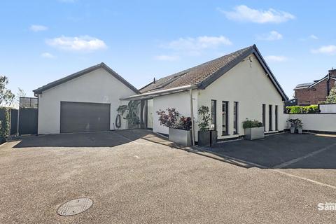4 bed property, in Poplar Grove, £750,000