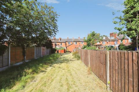 2 bed property, in Lorne Street, £110,000