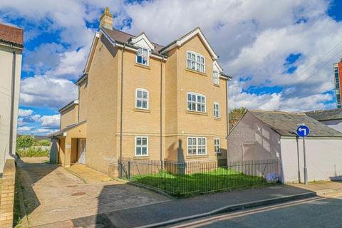 2 bed property, in Alexandra Road, £149,000