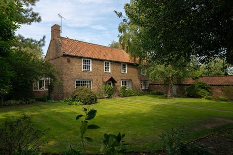4 bed property, in Naburn Lane, £850,000