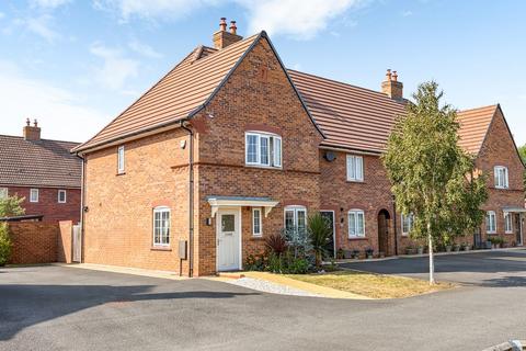 3 bed property, in Oxford Blue Way, £340,000