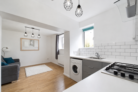 4 bed property, in Bath Road, £15,000