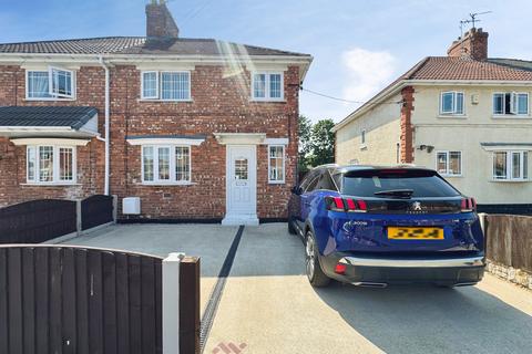 3 bed property, in Alexandra Road, £135,000