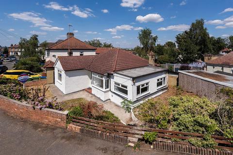 3 bed property, in Abbey Crescent, £450,000