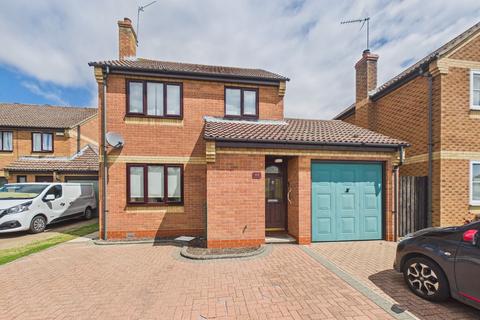 3 bed property, in The Paddocks, £285,000