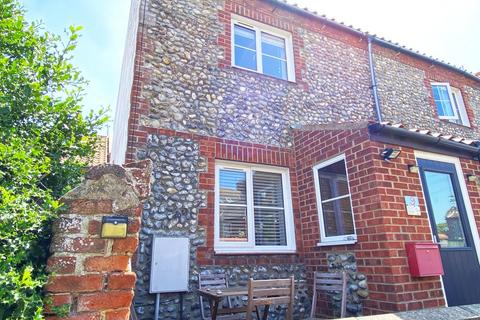 2 bed property, in Barchams Yard, £250,000