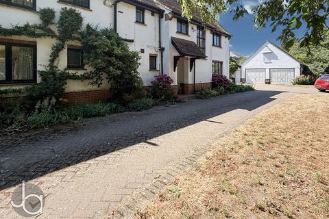 4 bed property, in Inworth Road, £750,000