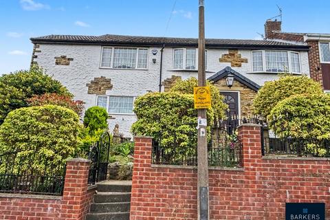 3 bed property, in Woodhall Drive, £220,000