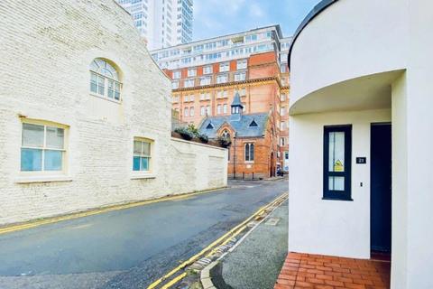 1 bed property, in Queensbury Mews, £350,000