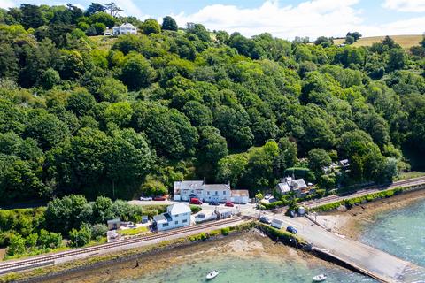 2 bed property, in Kingswear, £475,000