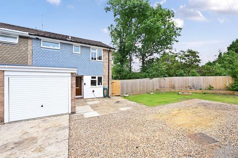3 bed property, in Beechnut Drive, £450,000