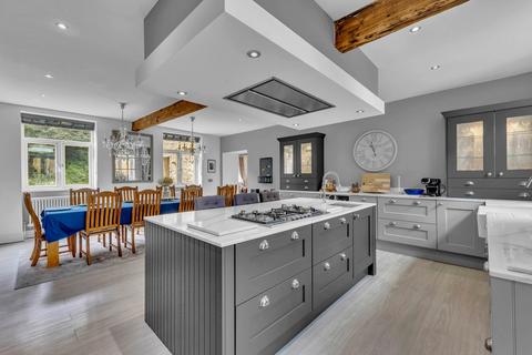 7 bed property, in Owler Carr Mill, £825,000