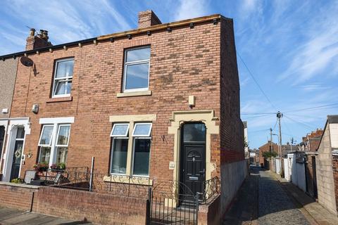 2 bed property, in Jackson Street, £100,000