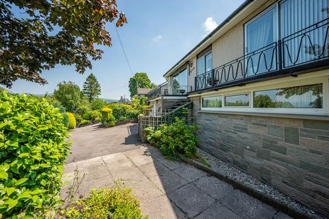 3 bed property, in Old Trap Road, £425,000