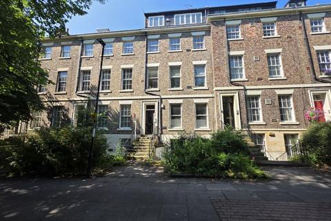 2 bed property, in Victoria Square, £130,000