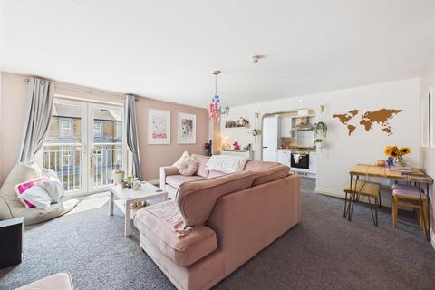 2 bed property, in Euston Road, £125,000