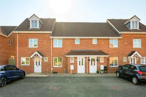3 bed property, in Rye Close, £175,000