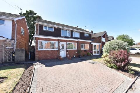 3 bed property, in Kingswinford, £255,000