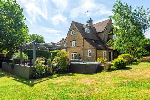 4 bed property, in High Street, £895,000