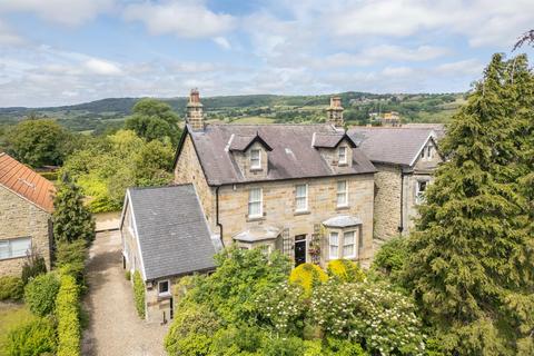 7 bed property, in Holly Lodge, £800,000