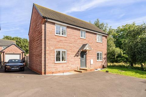 4 bed property, in Colliers Gardens, £585,000