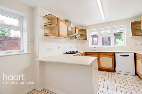 4 bed property, in Bishop's Stortford CM23, £600,000